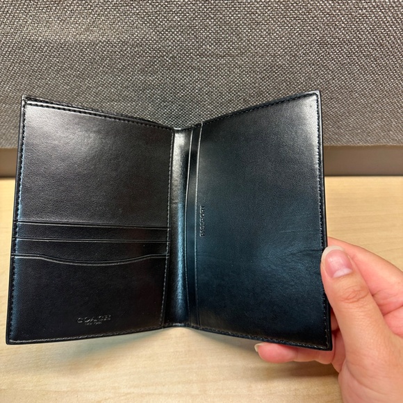 RARE! NWT! Coach Vandal Gummy Bear Passport holder F77914 - Picture 3 of 7